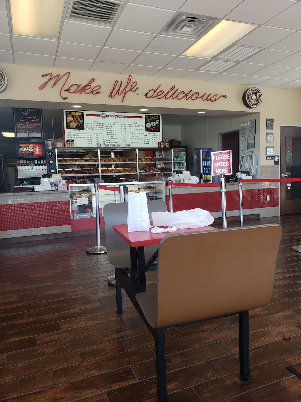 Shipley Do-Nuts | cafe | 8410 Hall Rd, Houston, TX 77075, USA | 7139879797 OR +1 713-987-9797