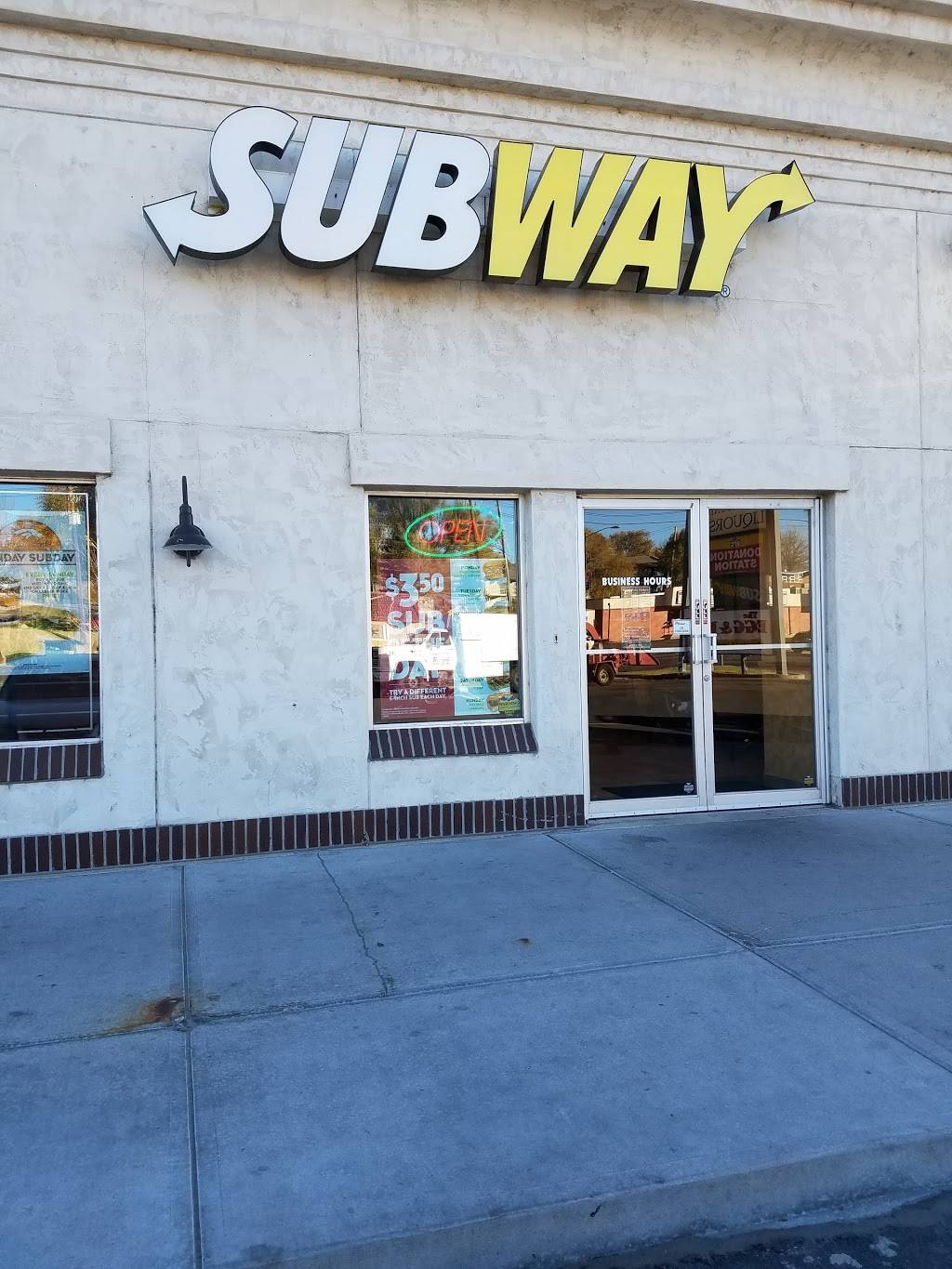 Subway Restaurants | restaurant | Leetsdale Center, 560 S Holly St #3, Denver, CO 80246, USA | 3033993933 OR +1 303-399-3933