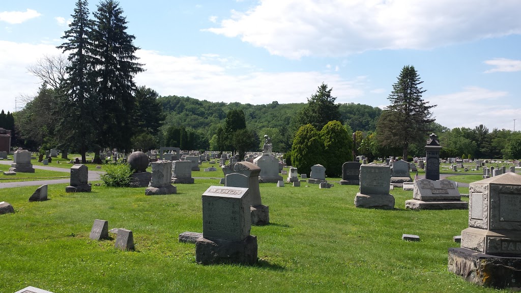 Big Bend Golf Course | restaurant | 315 W 10th St, Uhrichsville, OH 44683, USA | 7402297660 OR +1 740-229-7660