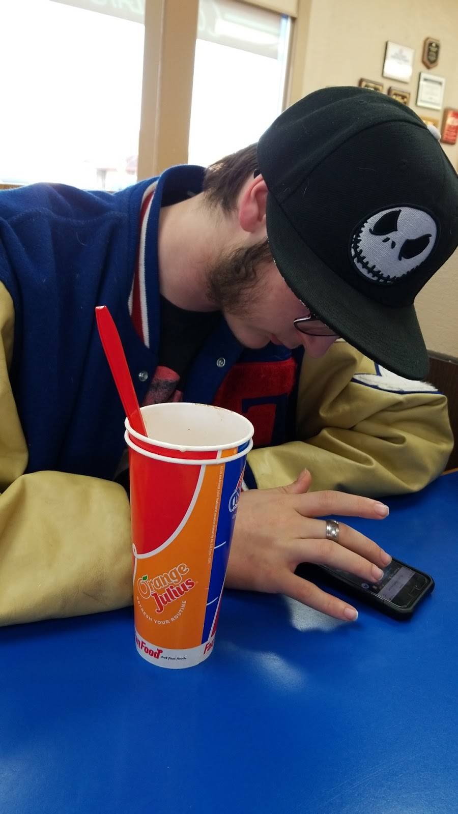 Dairy Queen | restaurant | 1920 S, N Anderson St, Elwood, IN 46036, USA | 7655523422 OR +1 765-552-3422