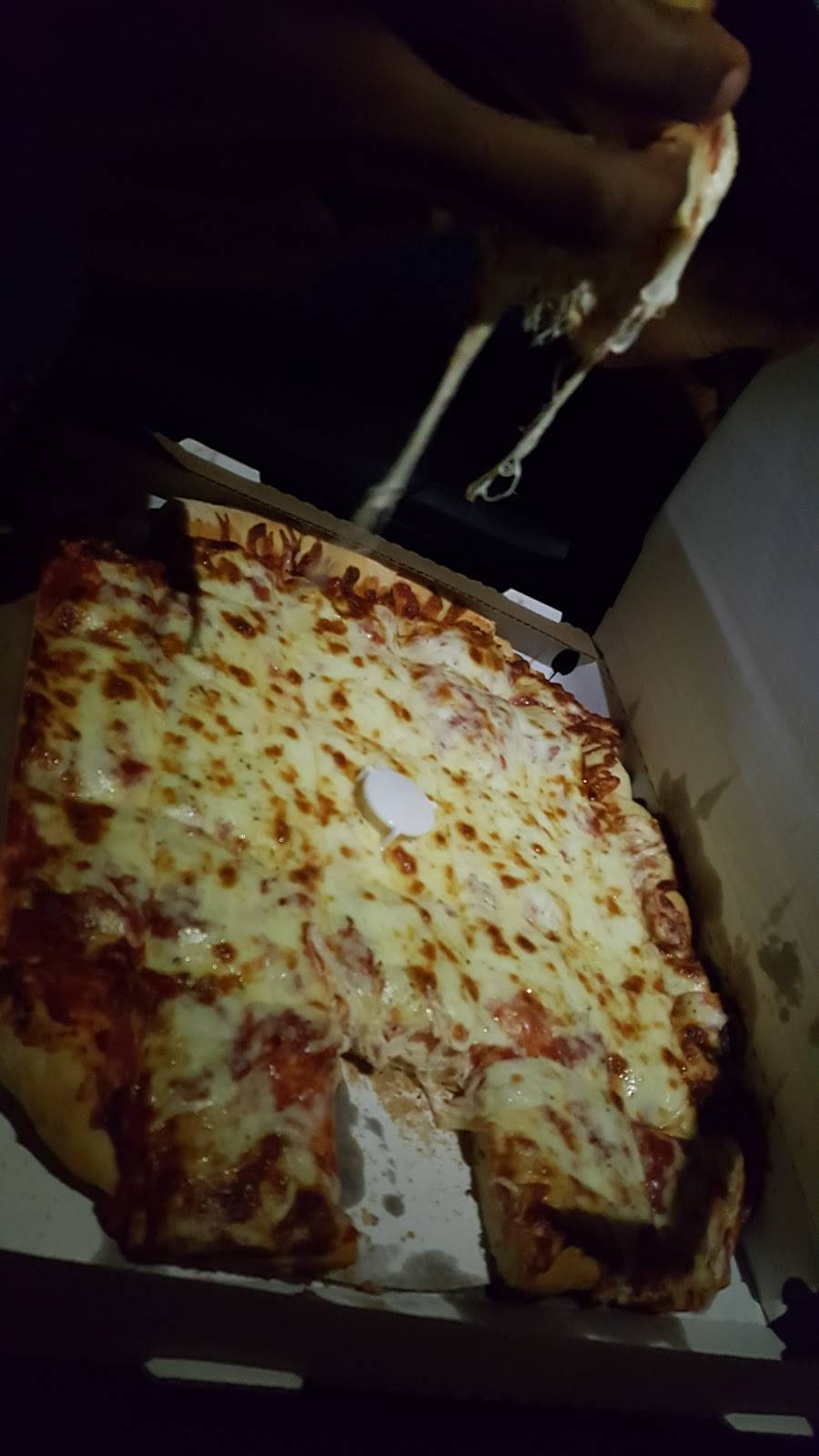 Gianorios Pizza | bakery | 27W193 Geneva Rd, Winfield, IL 60190, USA | 6306656000 OR +1 630-665-6000