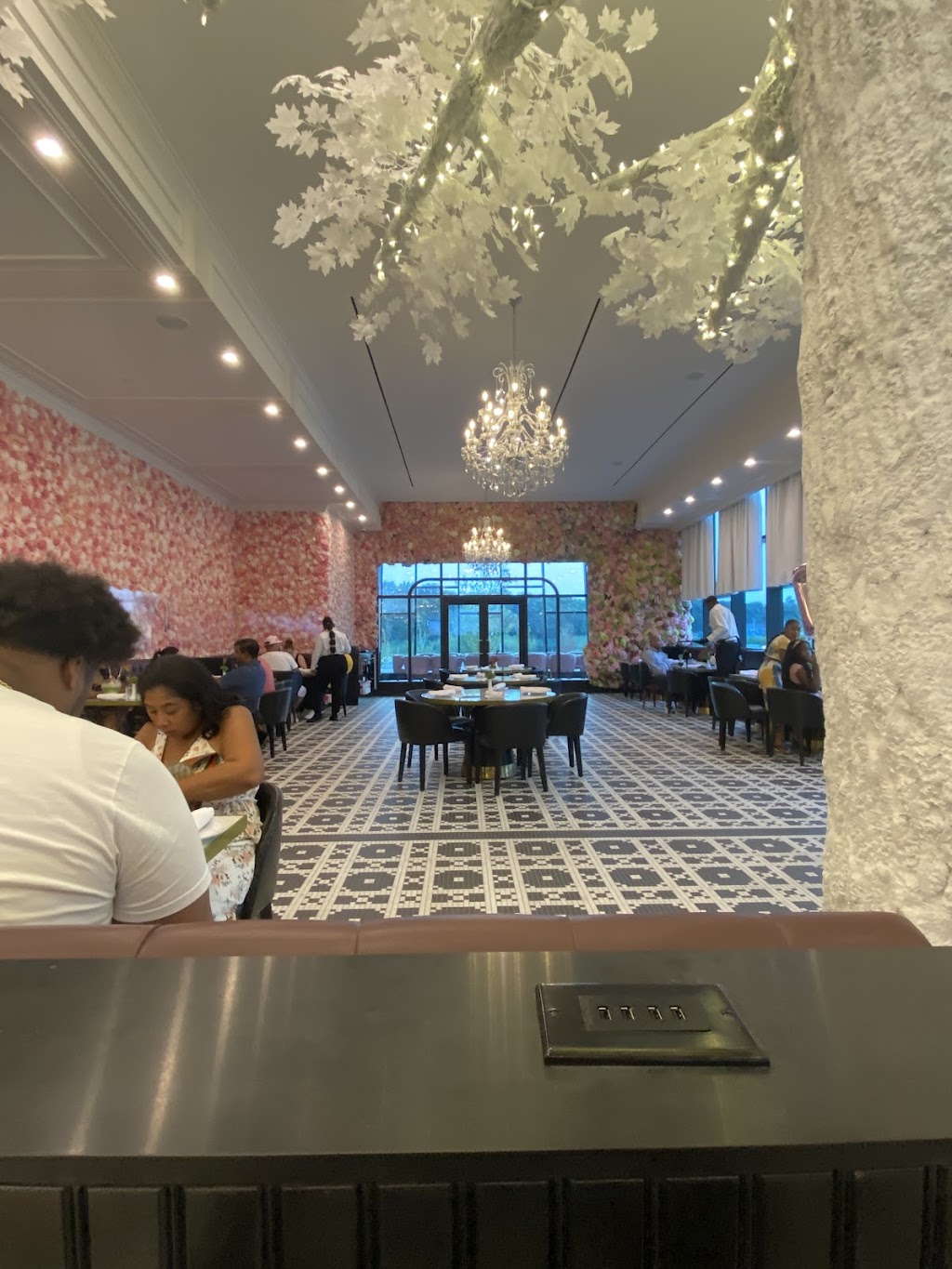 Sugar Factory - Queens | restaurant | 110-00 Rockaway Blvd, Queens, NY 11420, USA | 3322395498 OR +1 332-239-5498
