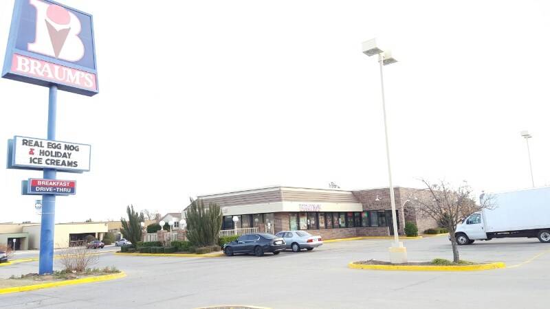 Braums Ice Cream & Burger Restaurant | restaurant | 11224 N May Ave, Oklahoma City, OK 73120, USA | 4057555464 OR +1 405-755-5464