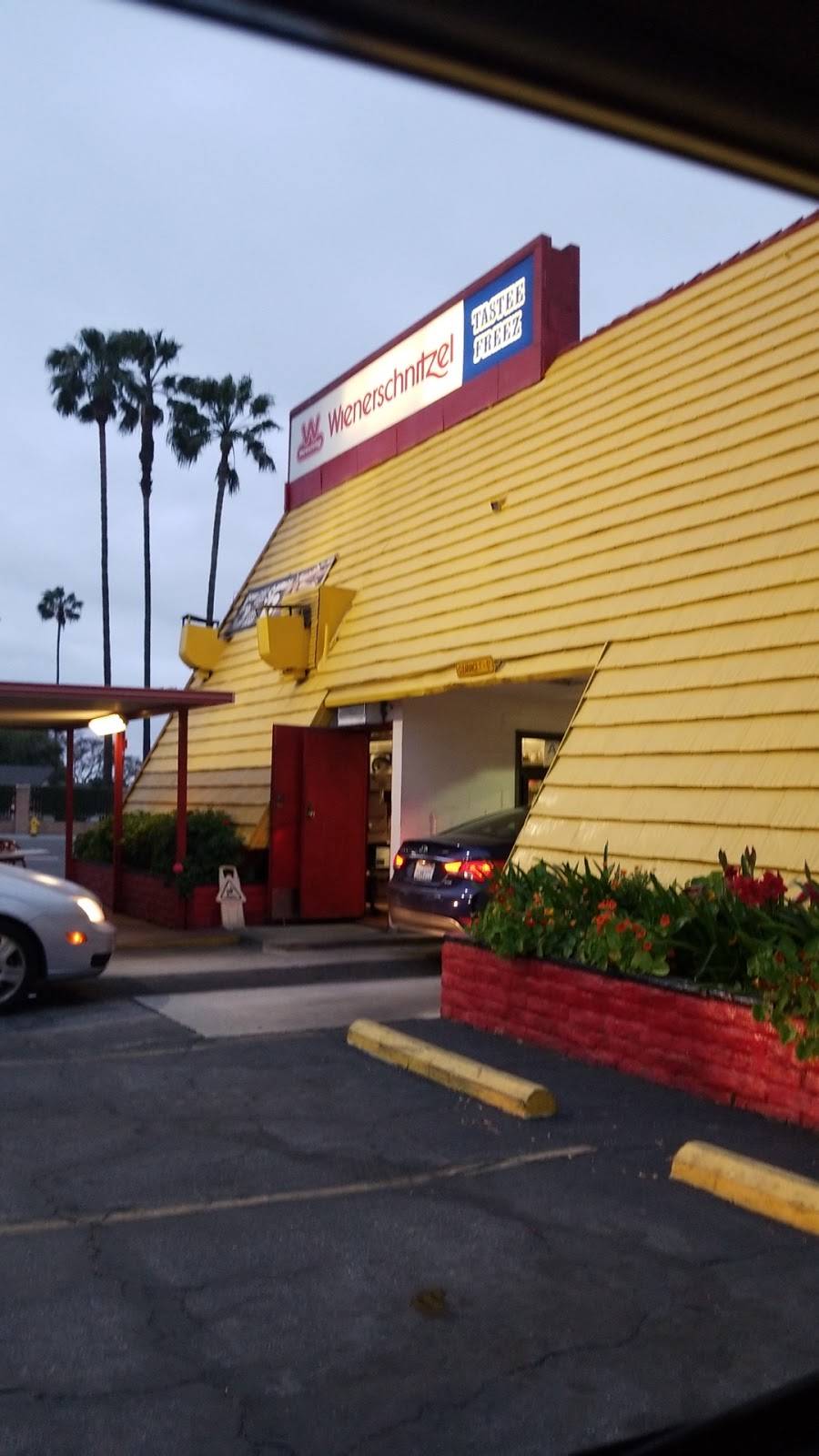 Wienerschnitzel | restaurant | 175 W Foothill Blvd, Pomona, CA 91767, USA | 9095967606 OR +1 909-596-7606