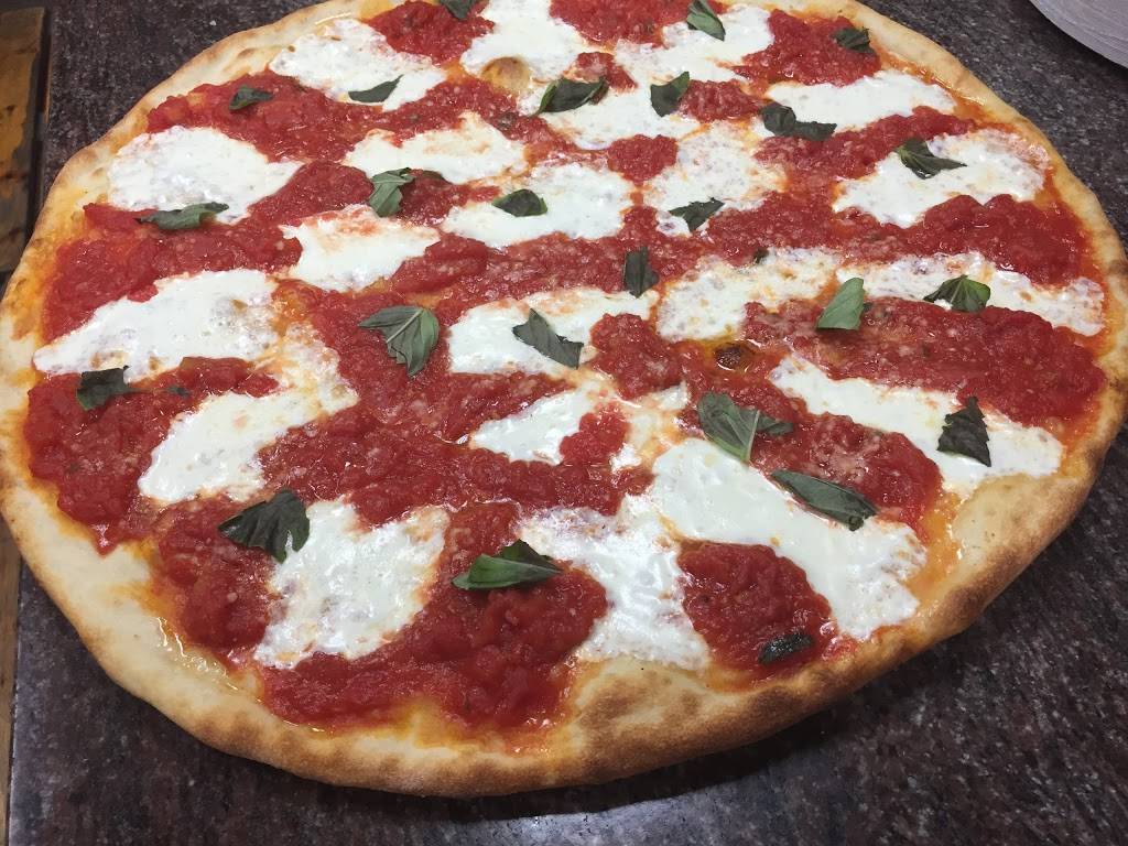 Carlos Pizza Of Port Washington | restaurant | 109 Main St, Port Washington, NY 11050, USA | 5169449754 OR +1 516-944-9754