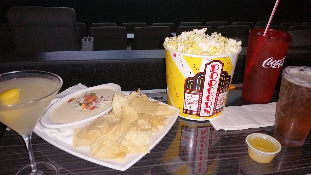 Star Cinema Grill | restaurant | 702 Baybrook Mall, Friendswood, TX 77546, USA | 2815579300 OR +1 281-557-9300