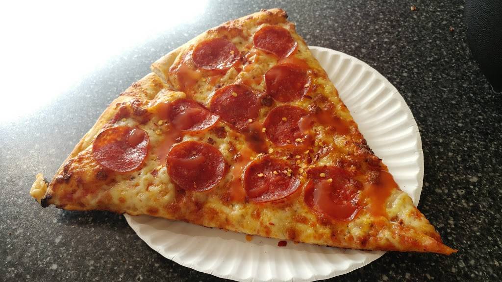 Luca Pizza | restaurant | 3415 Dixie Rd, Mississauga, ON L4Y 4J6, Canada | 9056240010 OR +1 905-624-0010