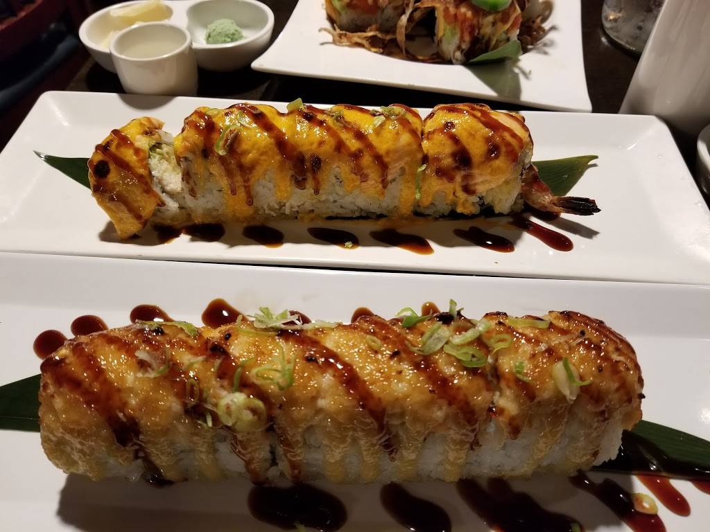 Chomp Rockin | restaurant | 181 E Commonwealth Ave, Fullerton, CA 92832, USA | 7147383511 OR +1 714-738-3511