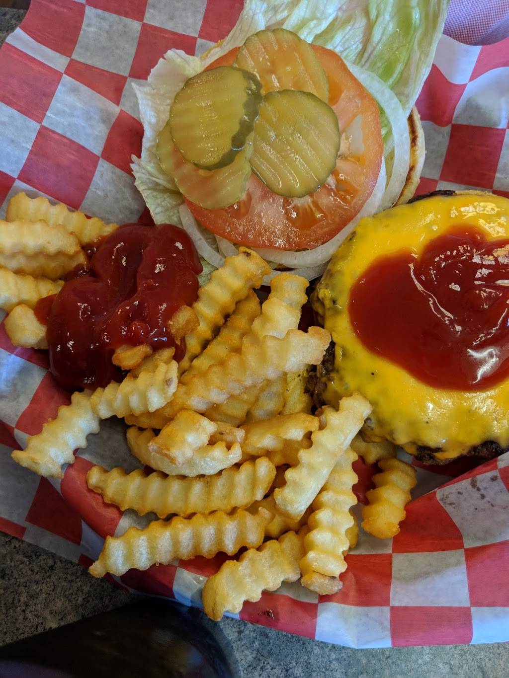 Lees | restaurant | 4128 14th Ave, Rock Island, IL 61201, USA | 3095580097 OR +1 309-558-0097