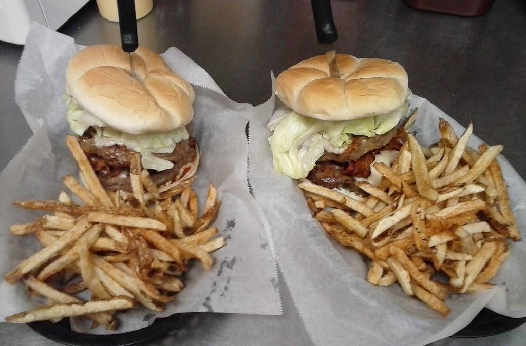 Magillas | restaurant | 3126, 255 S Four Mile Run Rd, Youngstown, OH 44515, USA | 3307993335 OR +1 330-799-3335