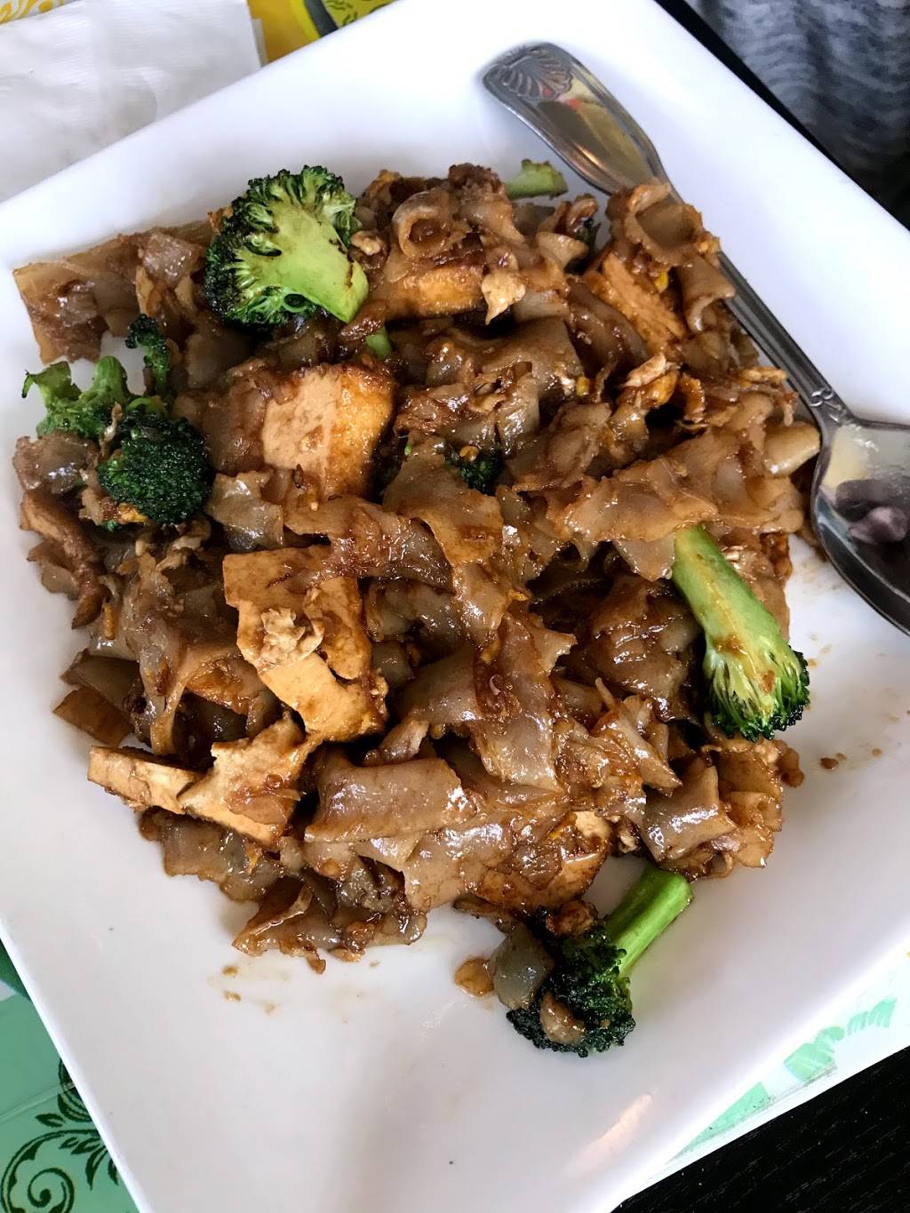 Yellow Curry Thai | restaurant | 20 N Holladay Dr, Seaside, OR 97138, USA | 5037397272 OR +1 503-739-7272