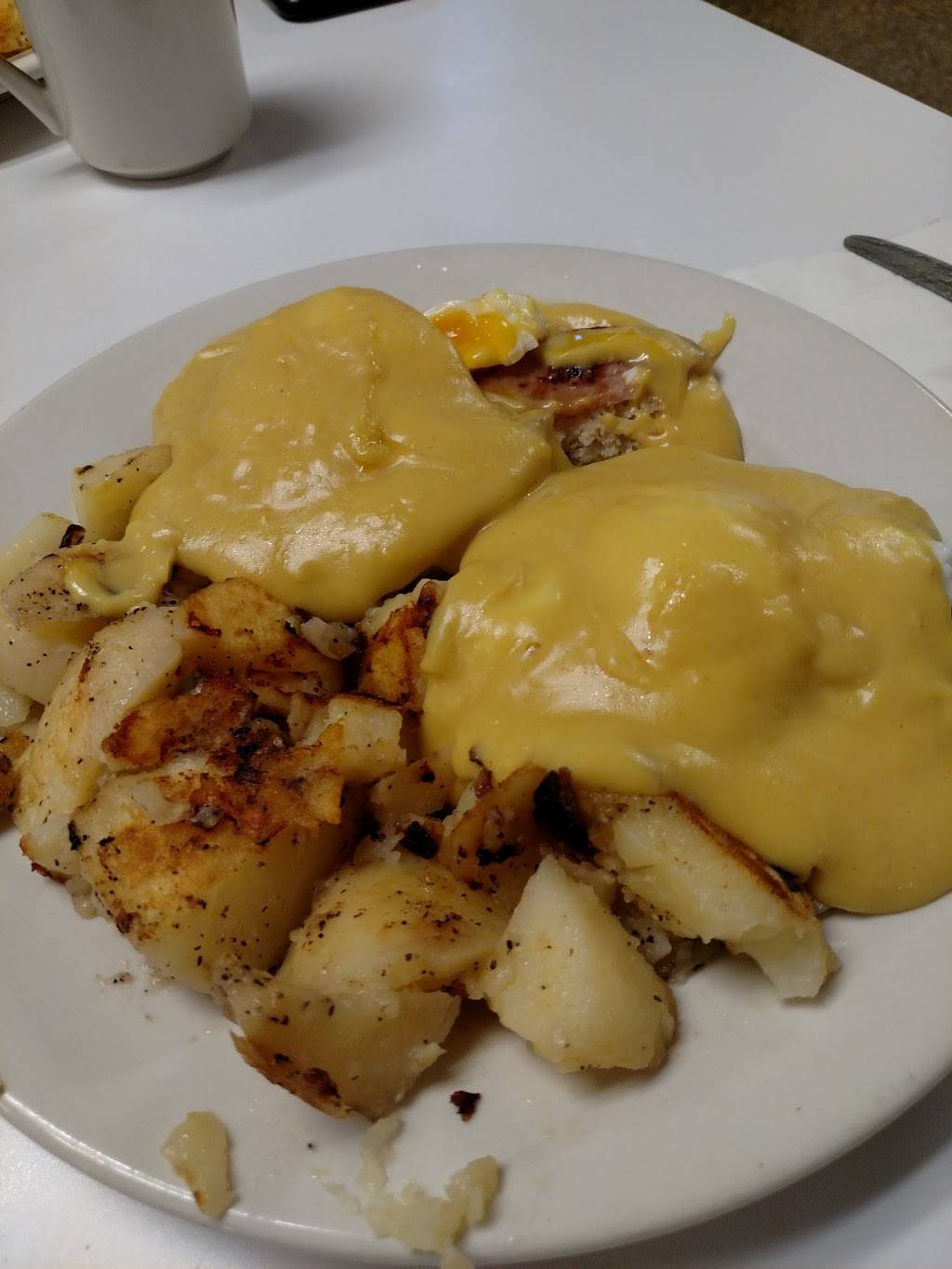 Avenue Grill | restaurant | 2223 Mineral Spring Ave, North Providence, RI 02911, USA | 4012327722 OR +1 401-232-7722