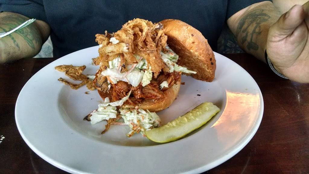 The Heights Restaurant & Bar | restaurant | 1883 N Campus Ave, Upland, CA 91784, USA | 9099813663 OR +1 909-981-3663