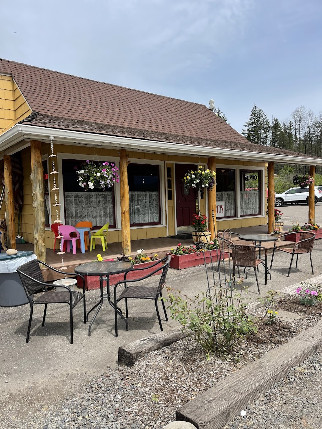 Rosies Mountain Coffee House | cafe | 647 NE Santiam Blvd, Mill City, OR 97360, USA | 5038972378 OR +1 503-897-2378