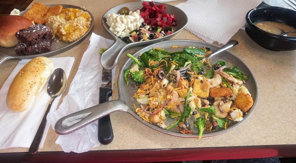 Iron Skillet Restaurant | restaurant | 1 Petro Place, Girard, OH 44420, USA | 3305053700 OR +1 330-505-3700