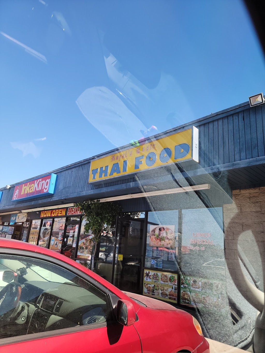 Royals Taste Thai Food | restaurant | 14232 Bellflower Blvd, Bellflower, CA 90706, USA | 5628668423 OR +1 562-866-8423