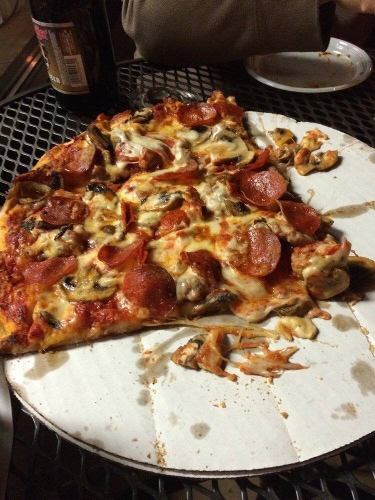 Lallis Pizza | meal delivery | 8826 W North Ave, Wauwatosa, WI 53226, USA | 4147749838 OR +1 414-774-9838