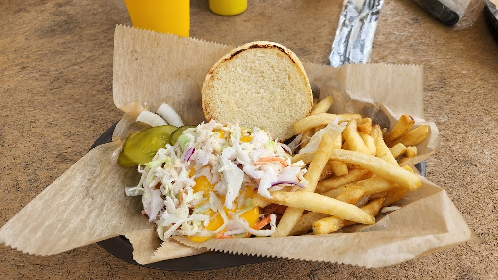 The Duck Pond Eatery and Beer Garden | restaurant | 7974 M-28, Munising, MI 49862, USA | 9063871689 OR +1 906-387-1689