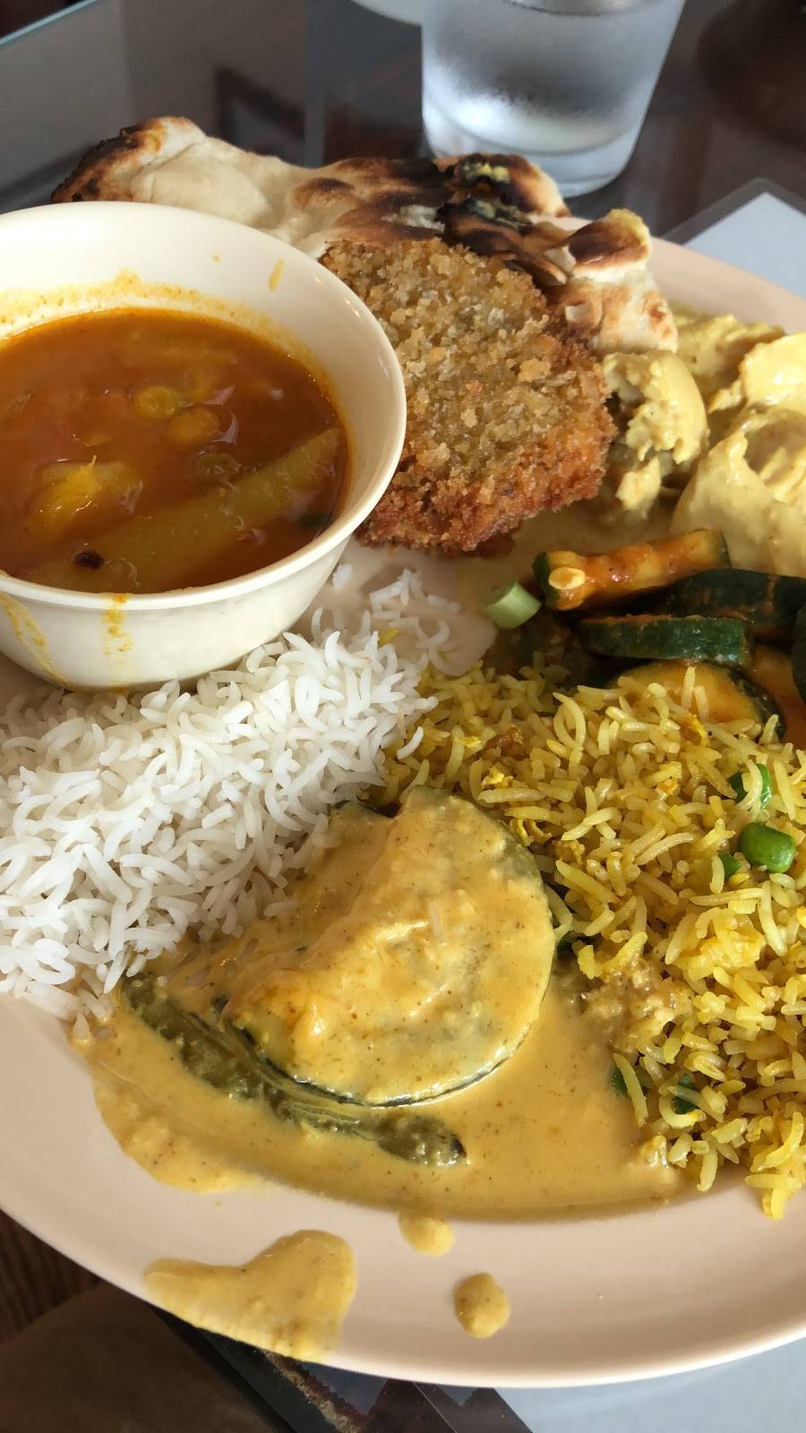 Everest Cafe & Bar | restaurant | 4145 Manchester Ave, St. Louis, MO 63110, USA | 3145314800 OR +1 314-531-4800