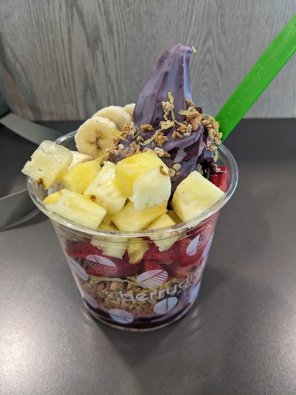 Berry Divine Acai Bowls | restaurant | Terminal 4, 3400 Sky Hbr Blvd Level 3, Phoenix, AZ 85034, USA | 7084093200 OR +1 708-409-3200