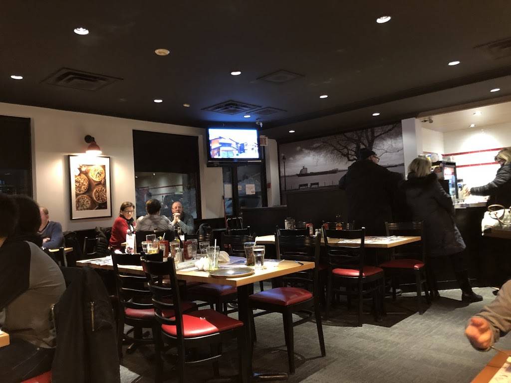 Mikes | restaurant | 12500 Rue Sherbrooke E, Pointe-aux-Trembles, QC H1B 1C9, Canada | 5146452840 OR +1 514-645-2840