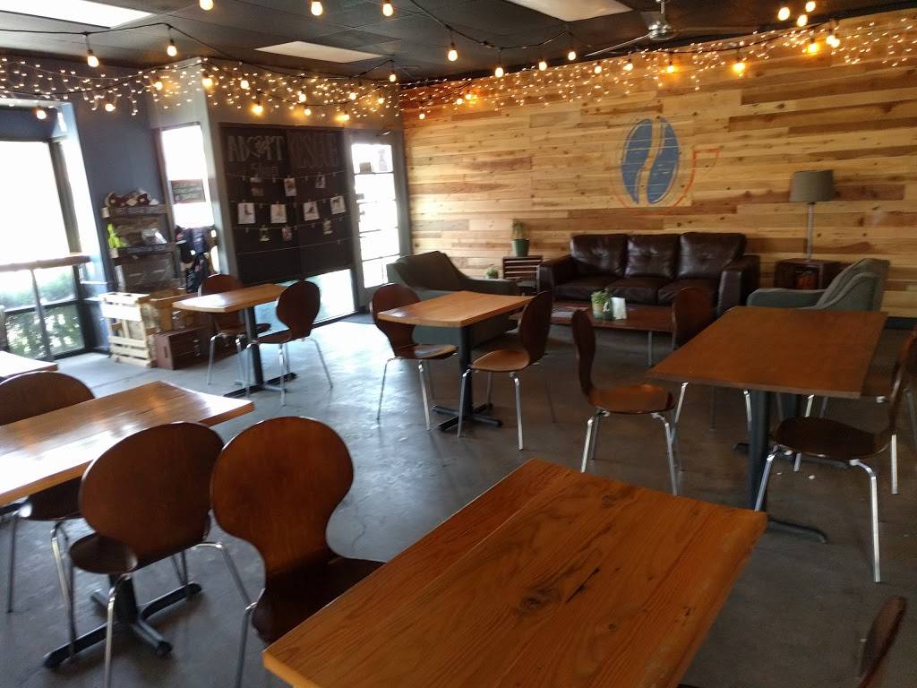 Bleu Pitt Cafe | bakery | 165 W Hospitality Ln #17, San Bernardino, CA 92408, USA | 9093830900 OR +1 909-383-0900