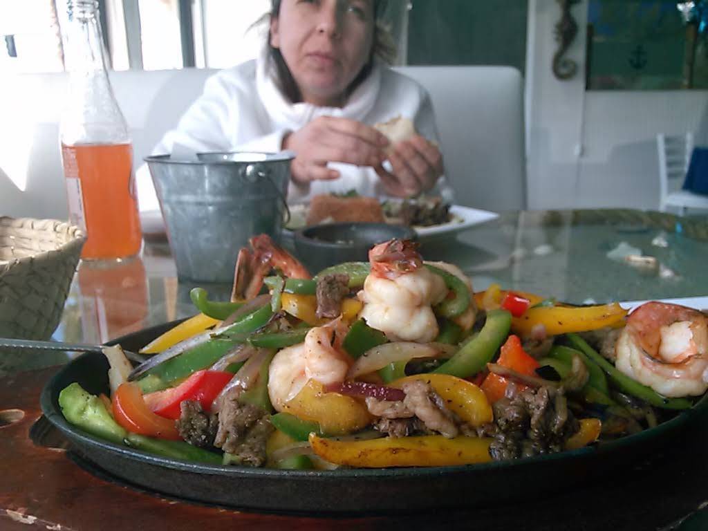 Mariscos El Capitan | restaurant | 112 W, Garden Hwy #B, Yuba City, CA 95991, USA | 5307773528 OR +1 530-777-3528