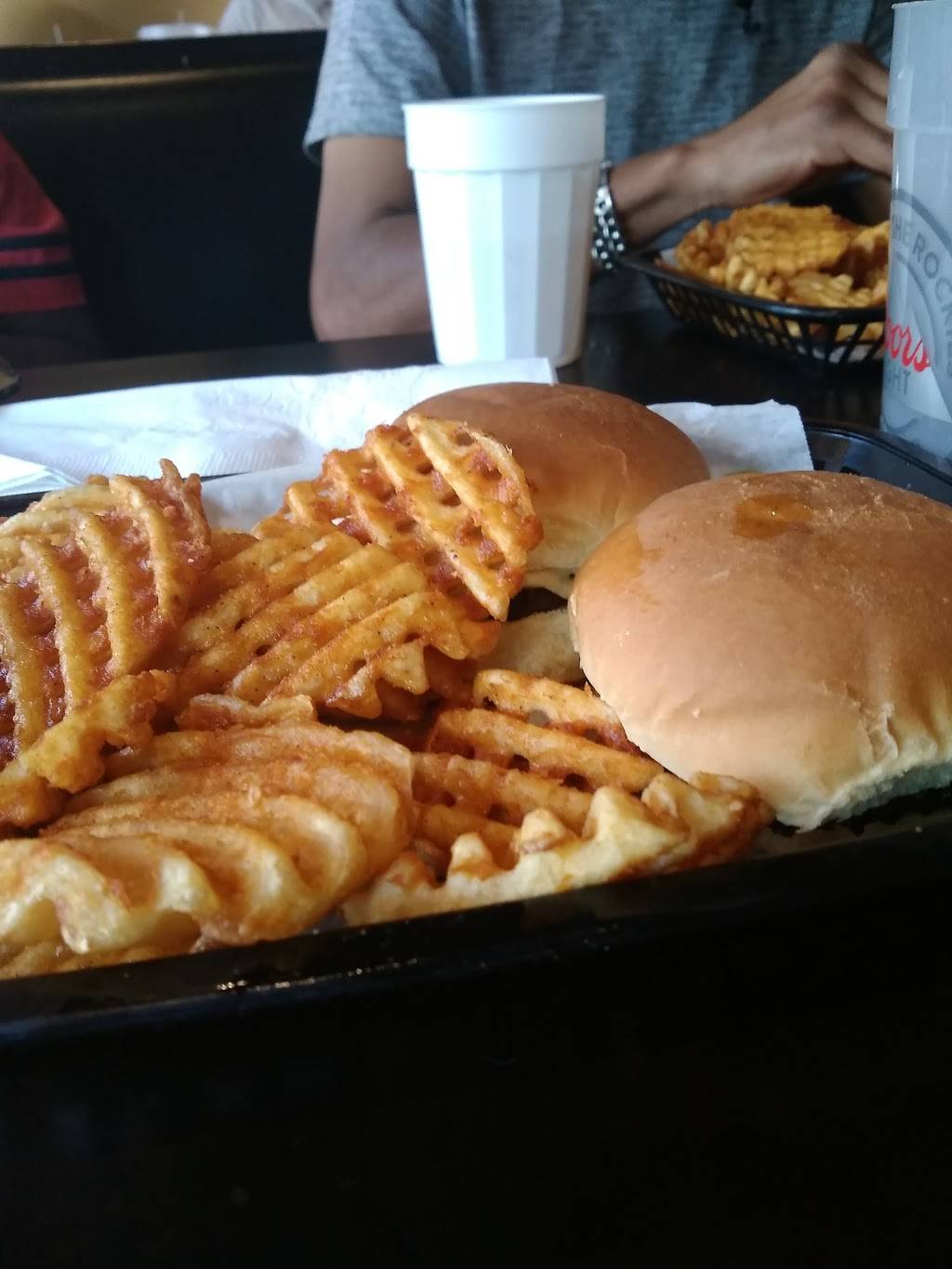 Campus Bar & Grill | restaurant | 304 S 9th St #100, Columbia, MO 65201, USA | 5738170996 OR +1 573-817-0996