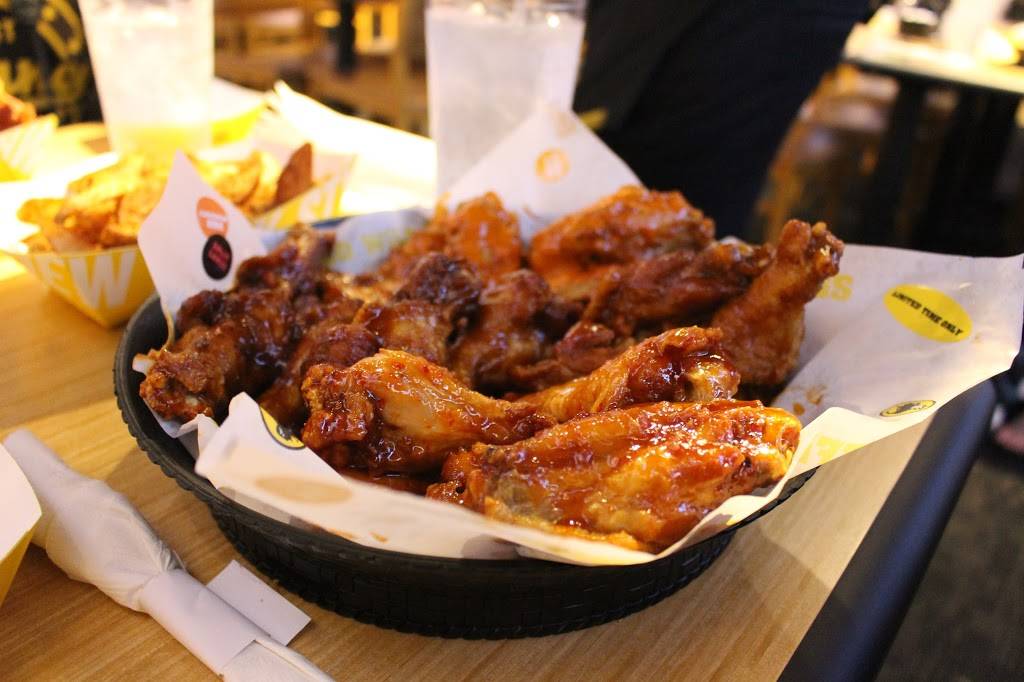 Buffalo Wild Wings | restaurant | 5B Serramonte Center, Daly City, CA 94015, USA | 6509973021 OR +1 650-997-3021