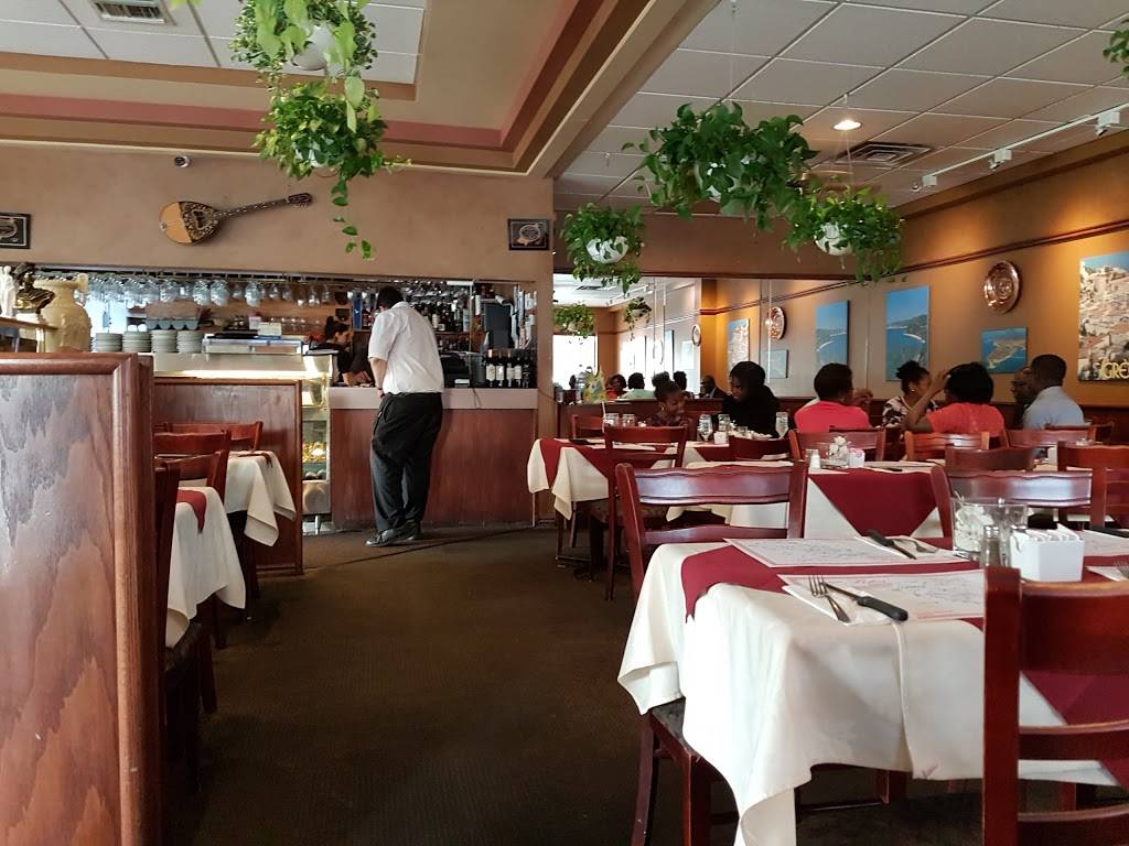 Pilos Restaurant | restaurant | 876 Montreal Rd, Ottawa, ON K1K 4L3, Canada | 6137414657 OR +1 613-741-4657