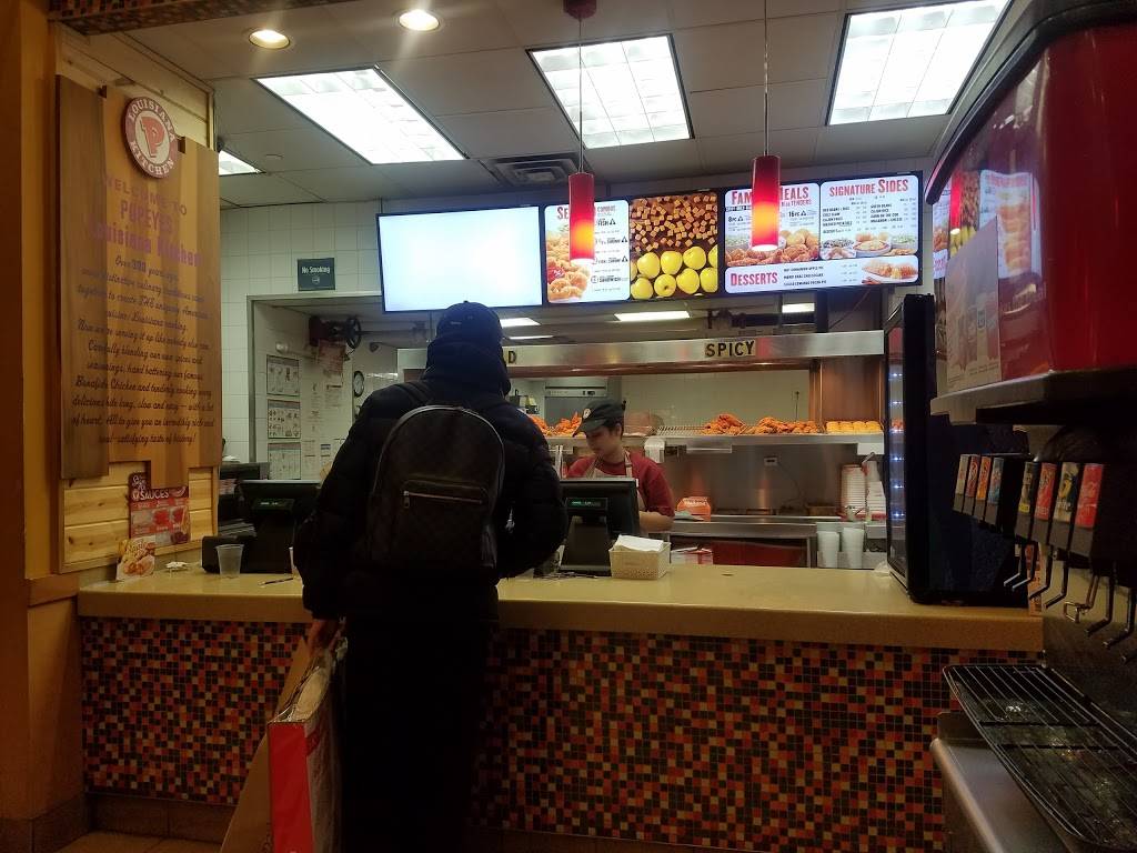 Popeyes Louisiana Kitchen | restaurant | 240 W 40th St, New York, NY 10018, USA | 2127647071 OR +1 212-764-7071