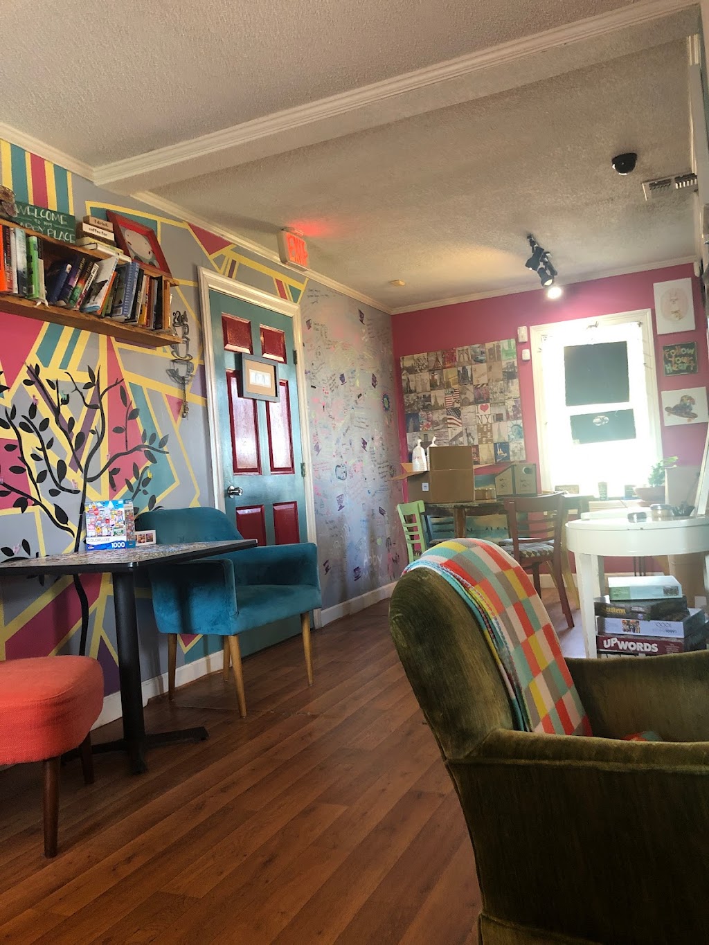 Trixies Coffee Shop | bakery | 19700 TX-105, Montgomery, TX 77356, USA | 4254442700 OR +1 425-444-2700