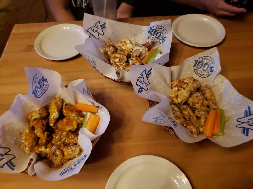 Wild Wing | restaurant | 8180 Bayview Ave UNIT 12-14, Thornhill, ON L3T 2S2, Canada | 9057099464 OR +1 905-709-9464