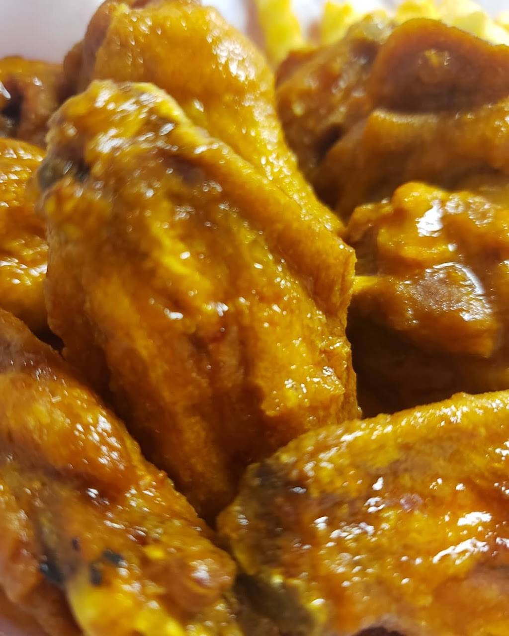 Wing Slingers | restaurant | 7325 E Iliff Ave, Denver, CO 80231, USA | 3033532160 OR +1 303-353-2160