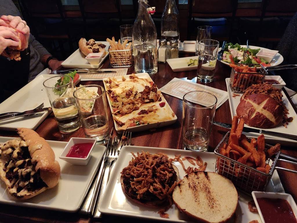 Milts Barbecue for the Perplexed | restaurant | 3411 N Broadway, Chicago, IL 60657, USA | 7736616384 OR +1 773-661-6384