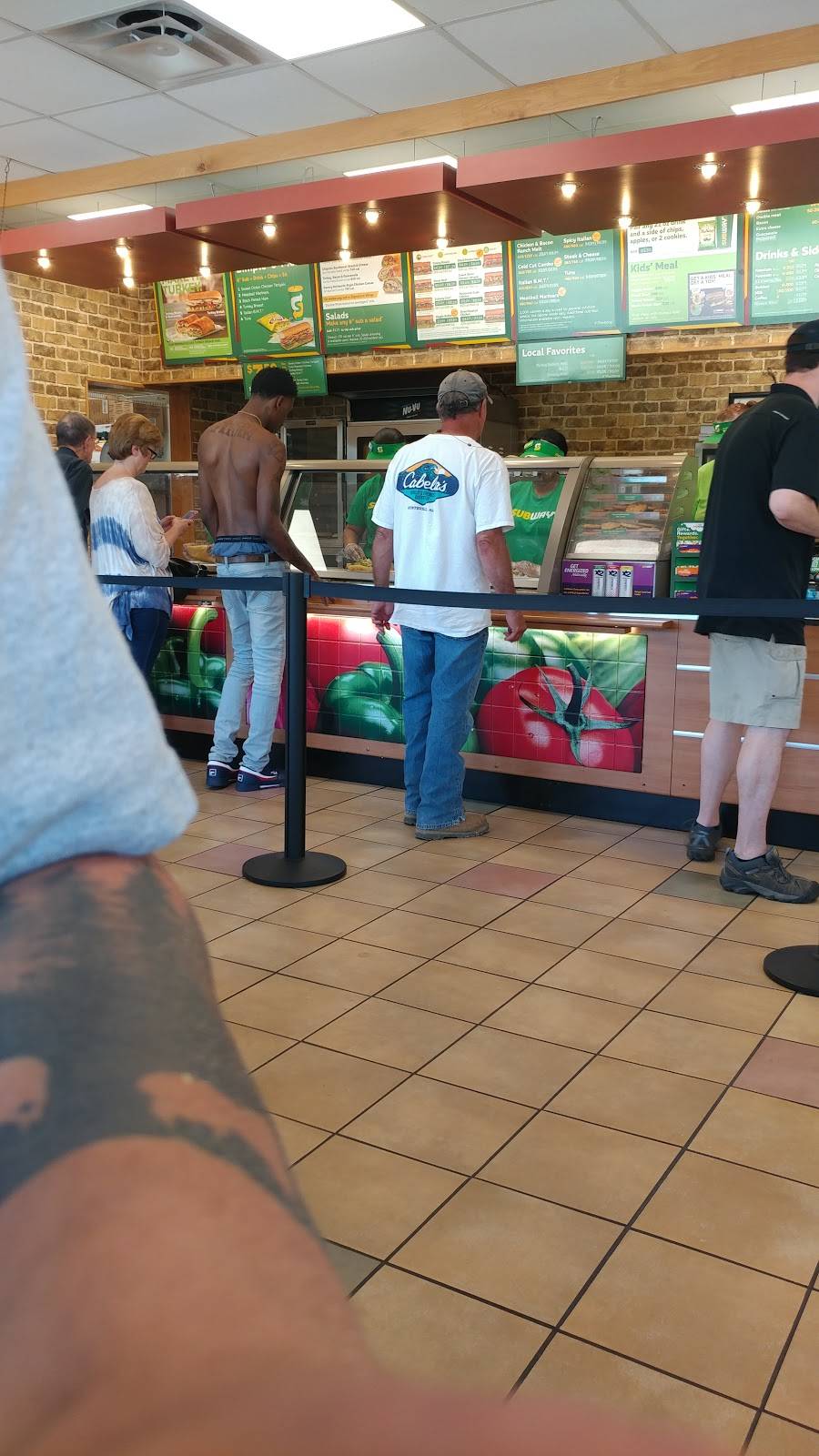 Subway | restaurant | 2033 Gunter Ave, Guntersville, AL 35976, USA | 2565822035 OR +1 256-582-2035