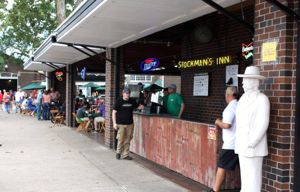 Stockmans Inn | restaurant | Logan Ave, Des Moines, IA 50131, USA | 5152767574 OR +1 515-276-7574