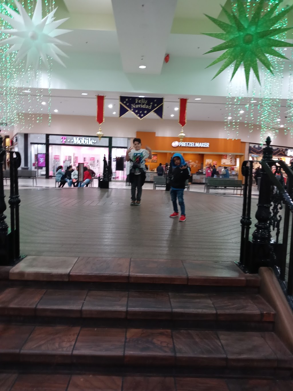 Wetzels Pretzels | restaurant | 7611 W. Thomas Road, Space #G021, Phoenix, AZ 85033, USA | 6232479077 OR +1 623-247-9077