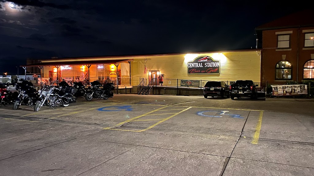 Central Station Bar & Grill | restaurant | 207 E Wyatt Earp Blvd, Dodge City, KS 67801, USA | 6202251176 OR +1 620-225-1176