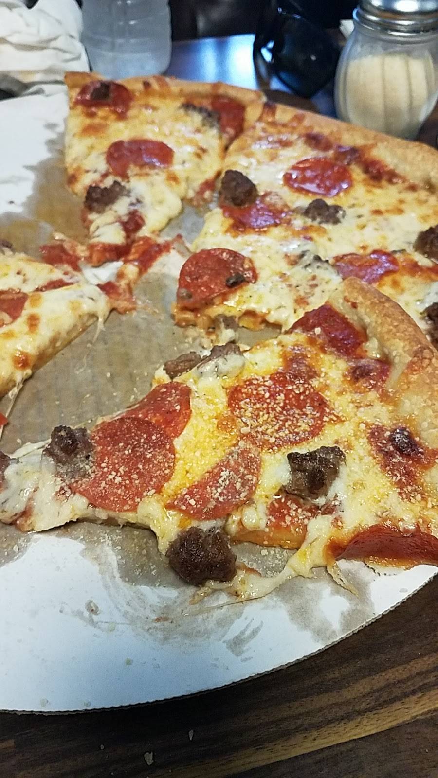 Northfield Pizza House | restaurant | 198 Main St, Northfield, MA 01360, USA | 4134985000 OR +1 413-498-5000