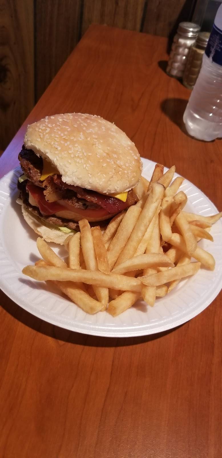 Petes Drive-In | restaurant | 1009 E Pearce Blvd, Wentzville, MO 63385, USA | 6363276992 OR +1 636-327-6992