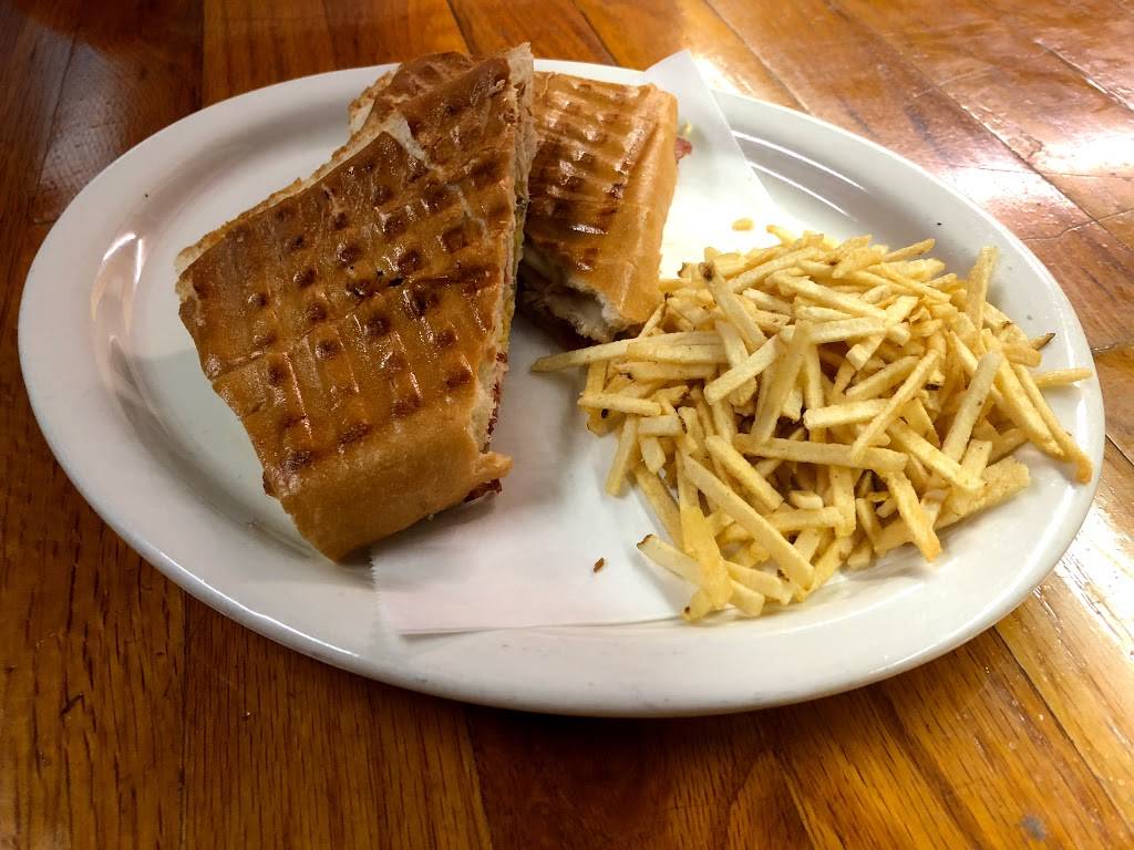 Coconut Beach | restaurant | 2787 S Floyd St, Louisville, KY 40209, USA | 5026342844 OR +1 502-634-2844