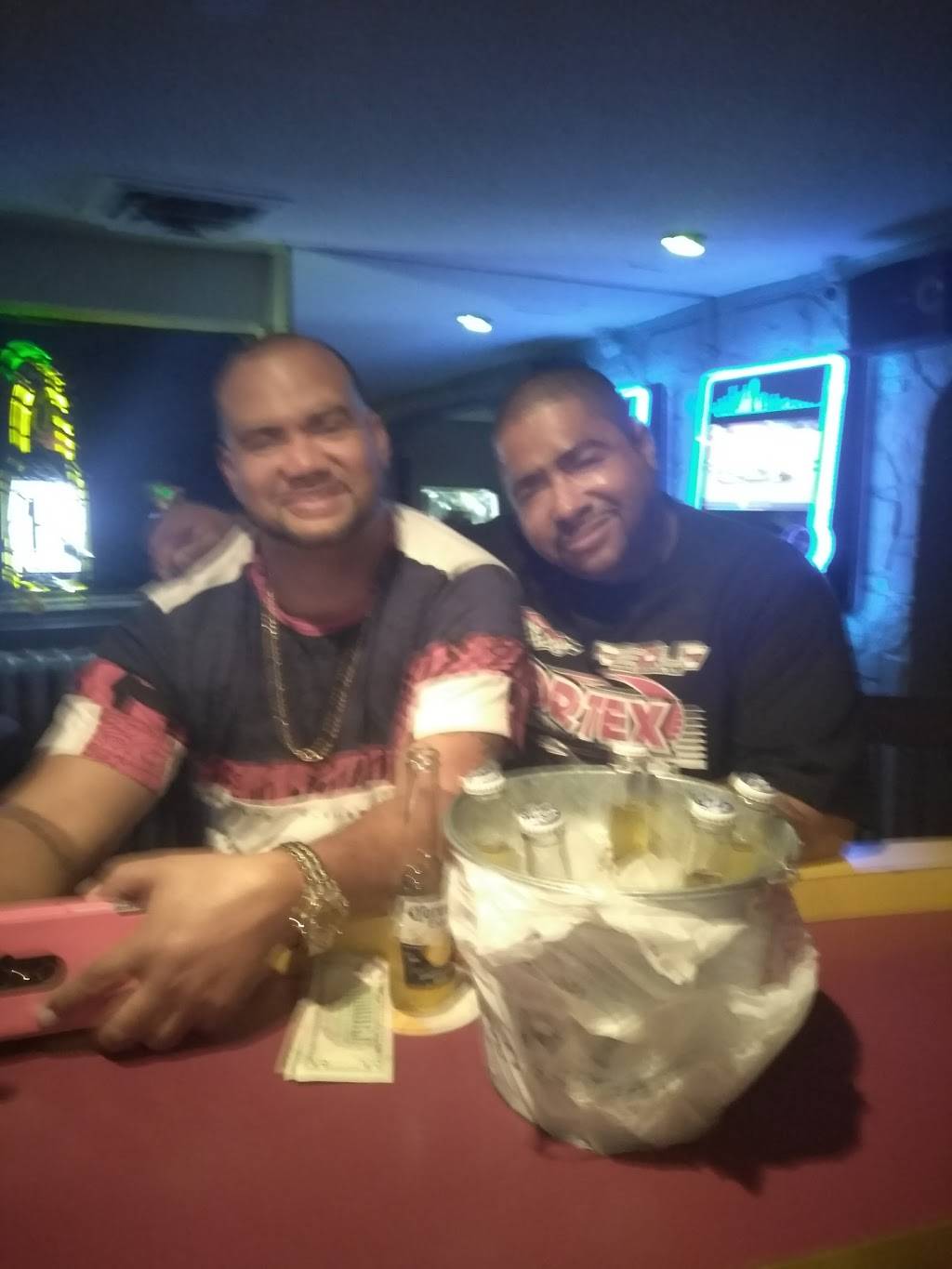 El Batey Bar & Restaurant | restaurant | 430 W Dauphin St, Philadelphia, PA 19133, USA | 2152797935 OR +1 215-279-7935