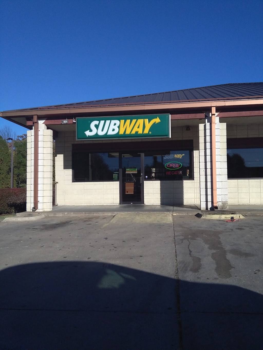 Subway | restaurant | 2000 N Crossover Rd, Fayetteville, AR 72703, USA | 4794420003 OR +1 479-442-0003