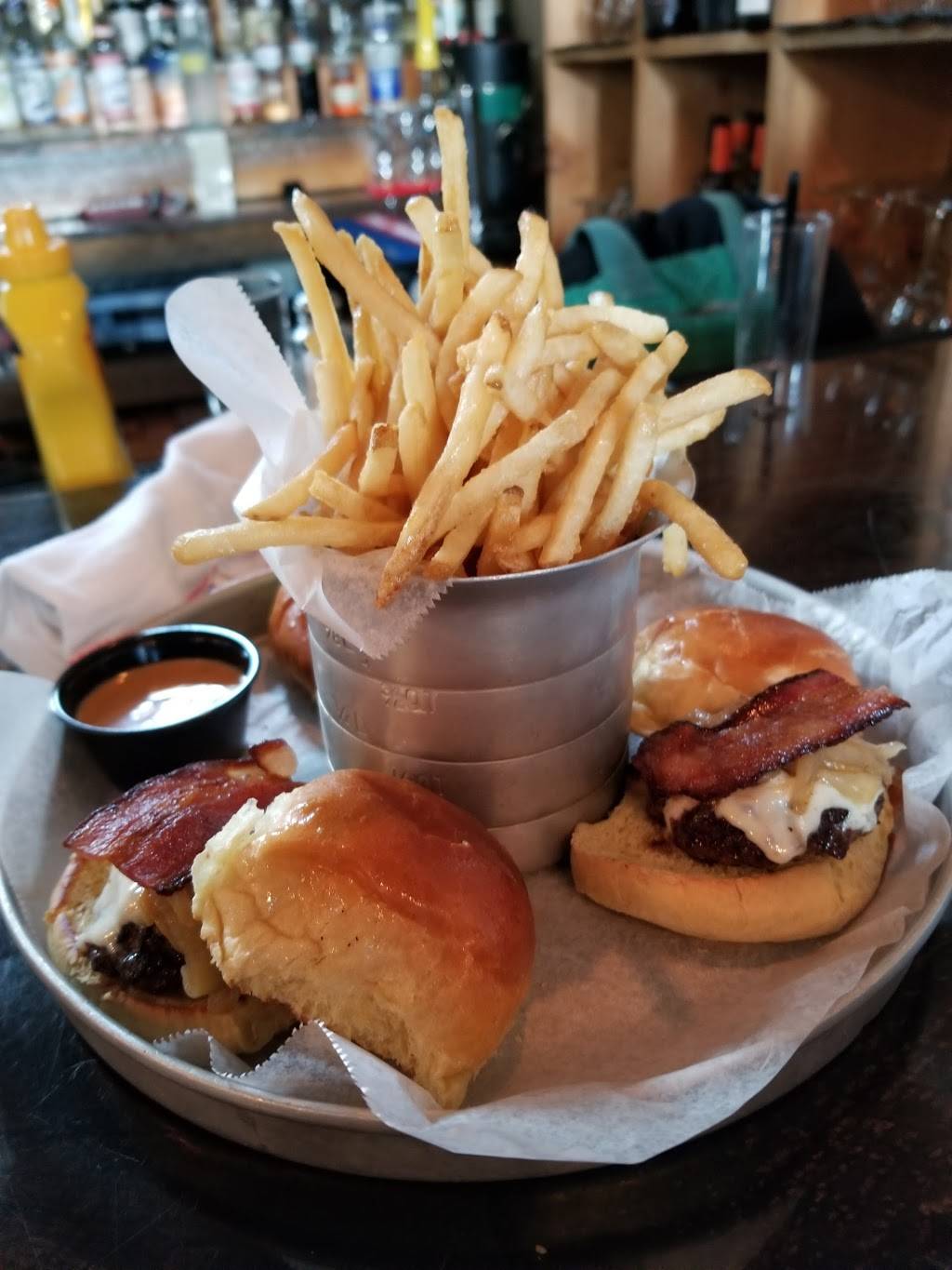 River Road Tavern | restaurant | 193 S River Rd, Bedford, NH 03110, USA | 6032065837 OR +1 603-206-5837