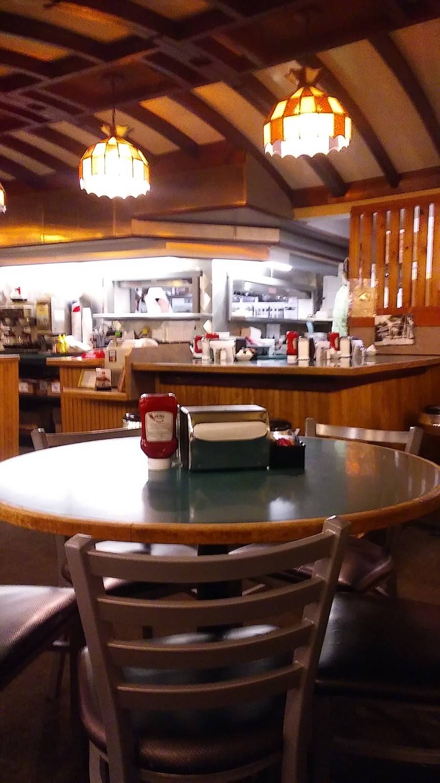 Miss Lyndonville Diner | restaurant | 686 Broad St, Lyndonville, VT 05851, USA | 8026269890 OR +1 802-626-9890