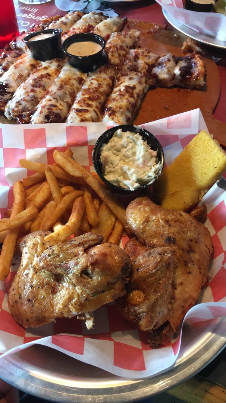 Wiscos Eau Claire | restaurant | 1920 S Hastings Way, Eau Claire, WI 54701, USA | 7158958542 OR +1 715-895-8542