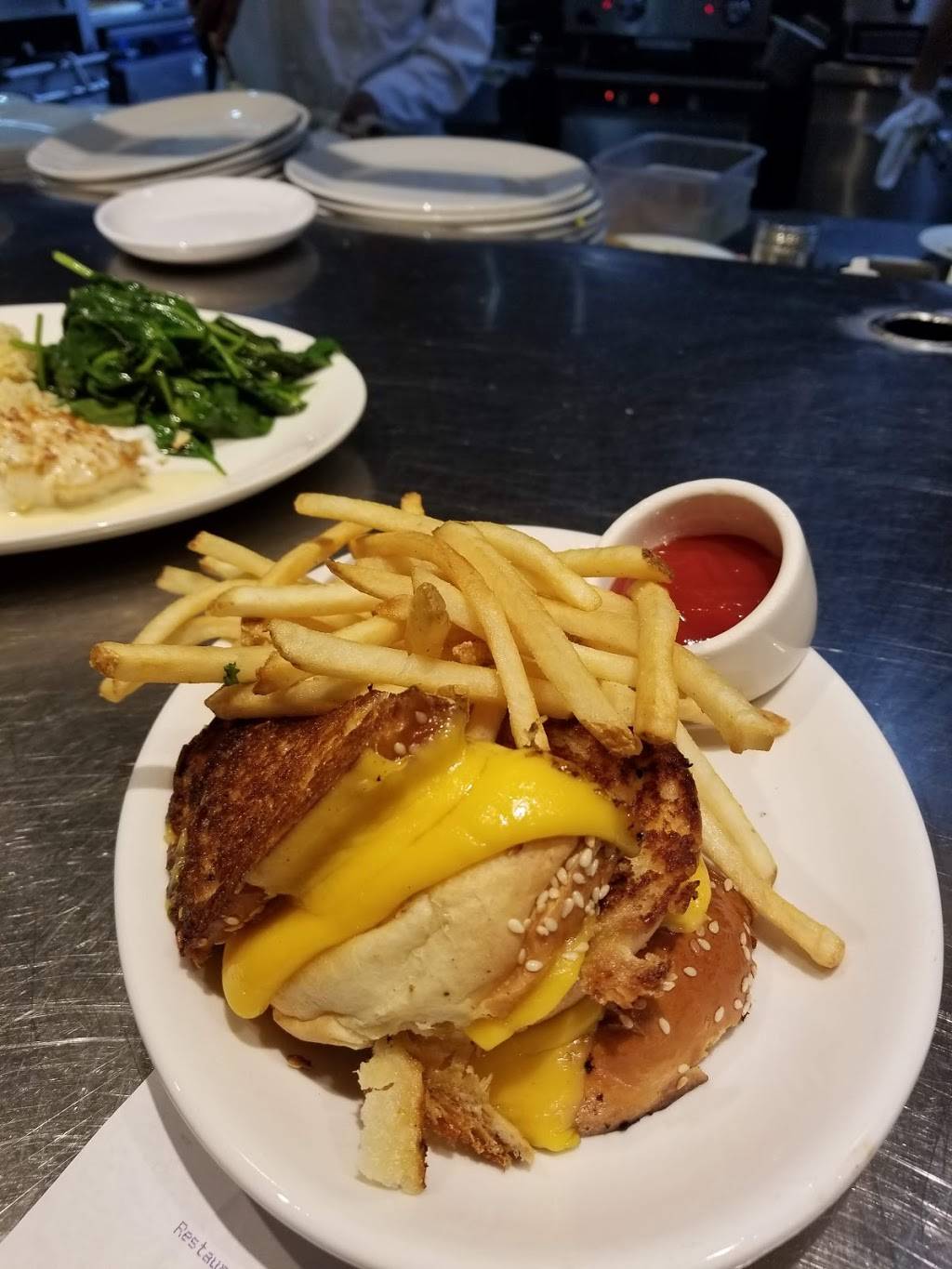 Stoney River Steakhouse and Grill | restaurant | 3015 West End Ave, Nashville, TN 37203, USA | 6153409550 OR +1 615-340-9550