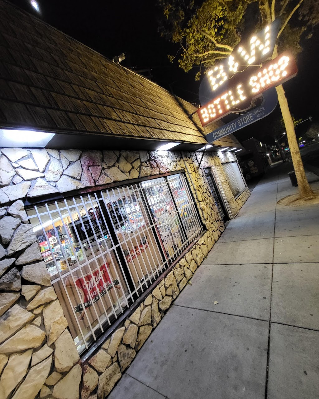 B & W Bottleshop | restaurant | 1810 Del Paso Blvd, Sacramento, CA 95815, USA | 9169053353 OR +1 916-905-3353