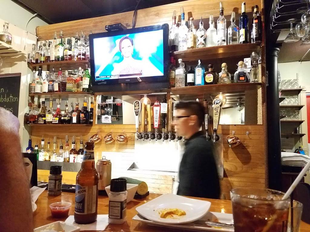 The Boro Restaurant & Bar | restaurant | 109 Front St, Swansboro, NC 28584, USA | 9103250502 OR +1 910-325-0502